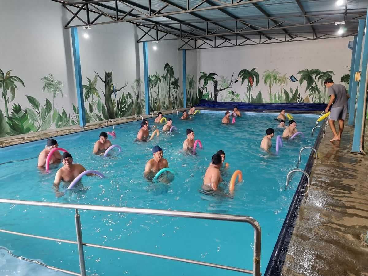 Social promove café da manhã do Dia dos Pais para integrantes da Hidroginástica