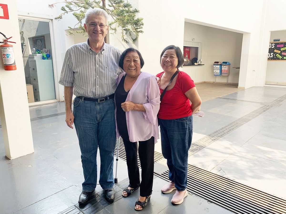 Aluna da primeira turma de formandos do UNIJALES visita instituição após 50 anos