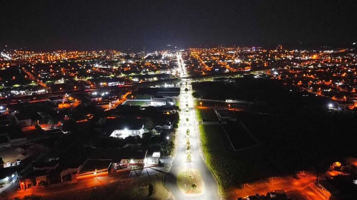 Prolongamento da Avenida João Amadeu ganha nova iluminação de LED