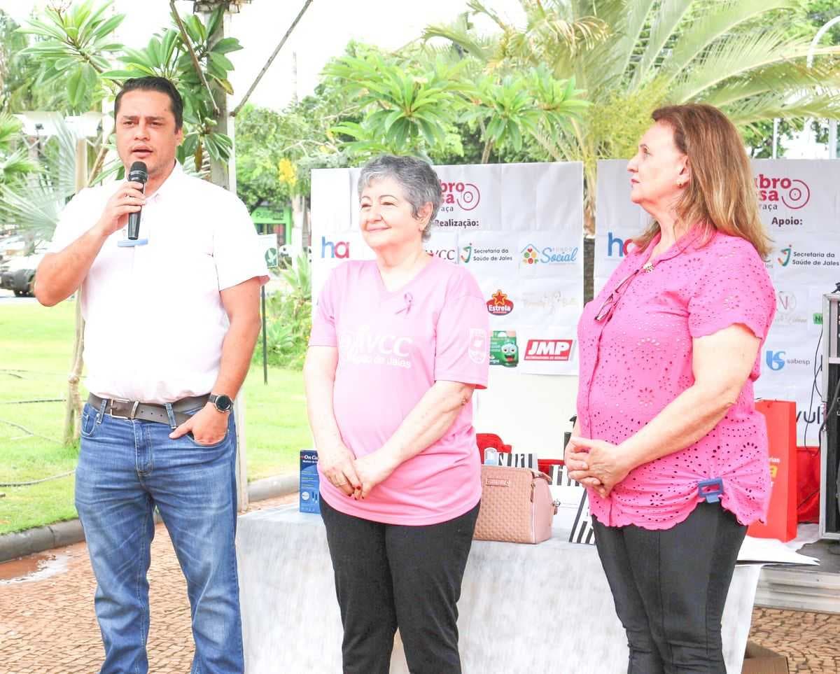 2º Outubro Rosa reúne centenas de pessoas na Praça Euphly Jalles