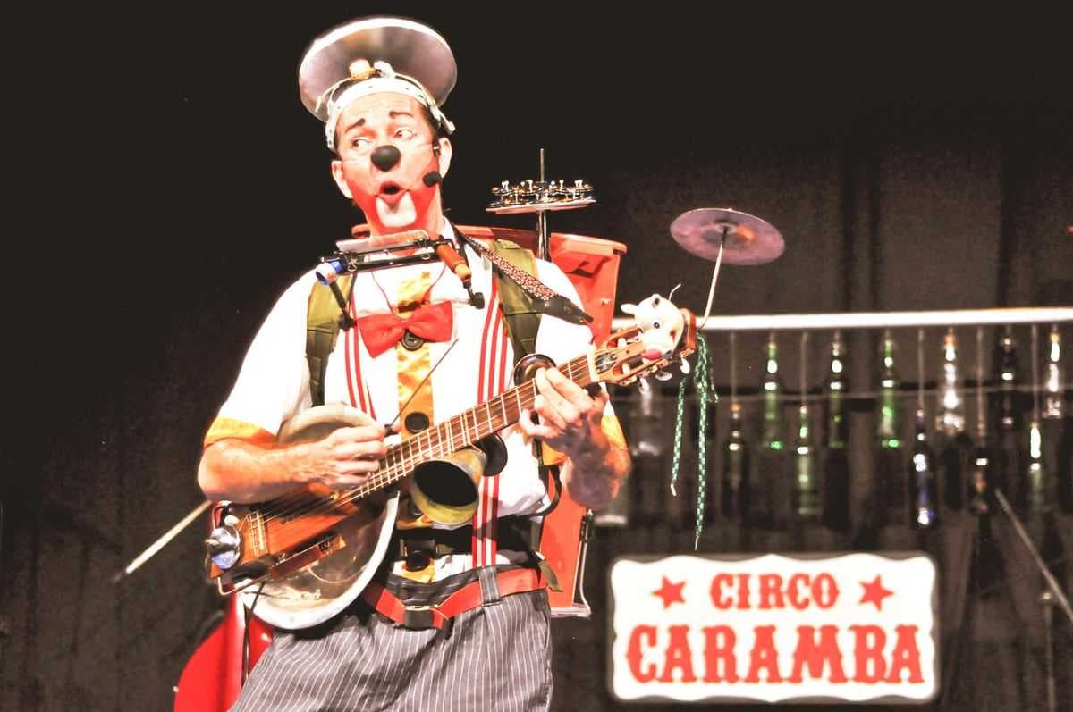 Fernando Anitelli apresenta “O Teatro Mágico, Voz e Violão” no 9º Festival Nacional de Teatro de Jales