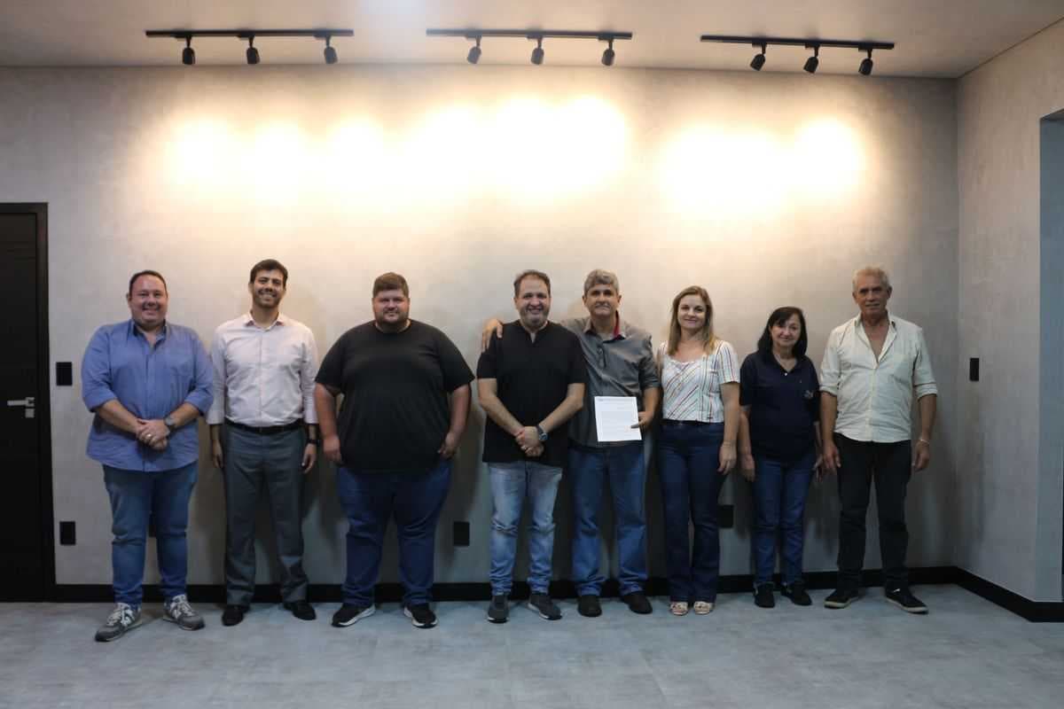 Luis Henrique assina termo de concessão de área para o Rotary Club de Jales Grandes Lagos
