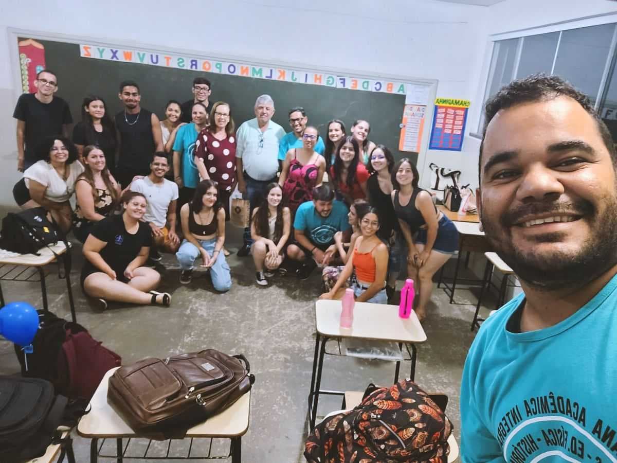 Português Luis José Fernandes Alves marca presença no curso de Letras do UNIJALES