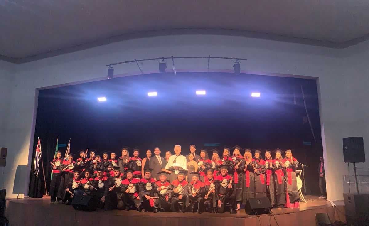 Primeiros alunos do curso de Direito do UNIJALES celebra a conclusão da Graduação