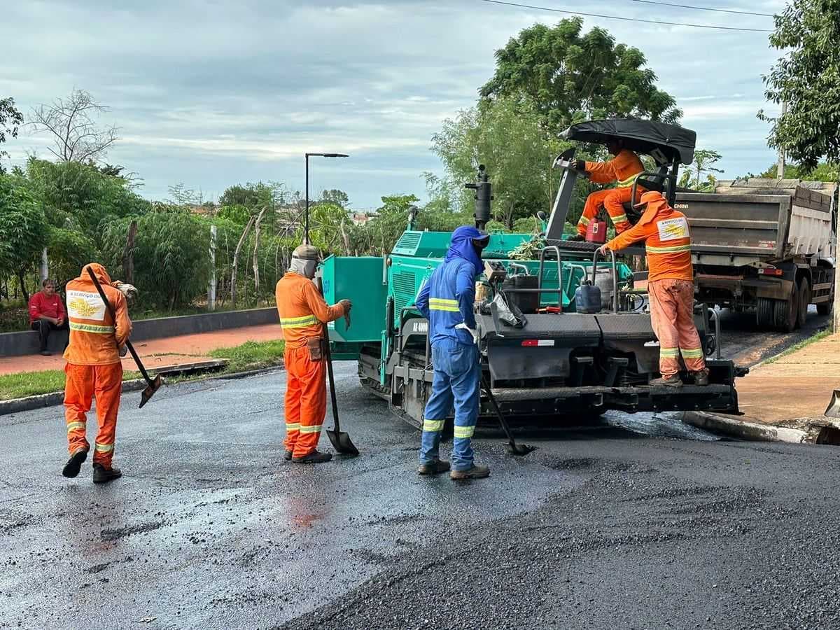 Obras de recuperação asfáltica continuam pelas ruas de Jales