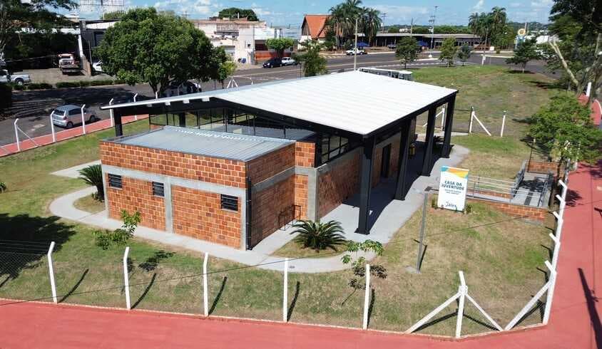 Prefeitura de Jales inaugura a Casa da Juventude na presença de autoridades