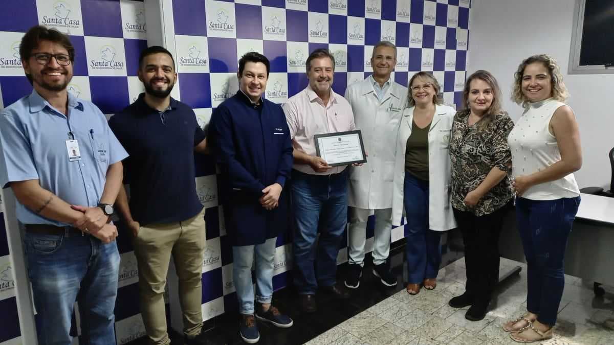 Equipe de Fisioterapia e Terapia Ocupacional da Santa Casa de Jales recebe Moção de Agradecimento