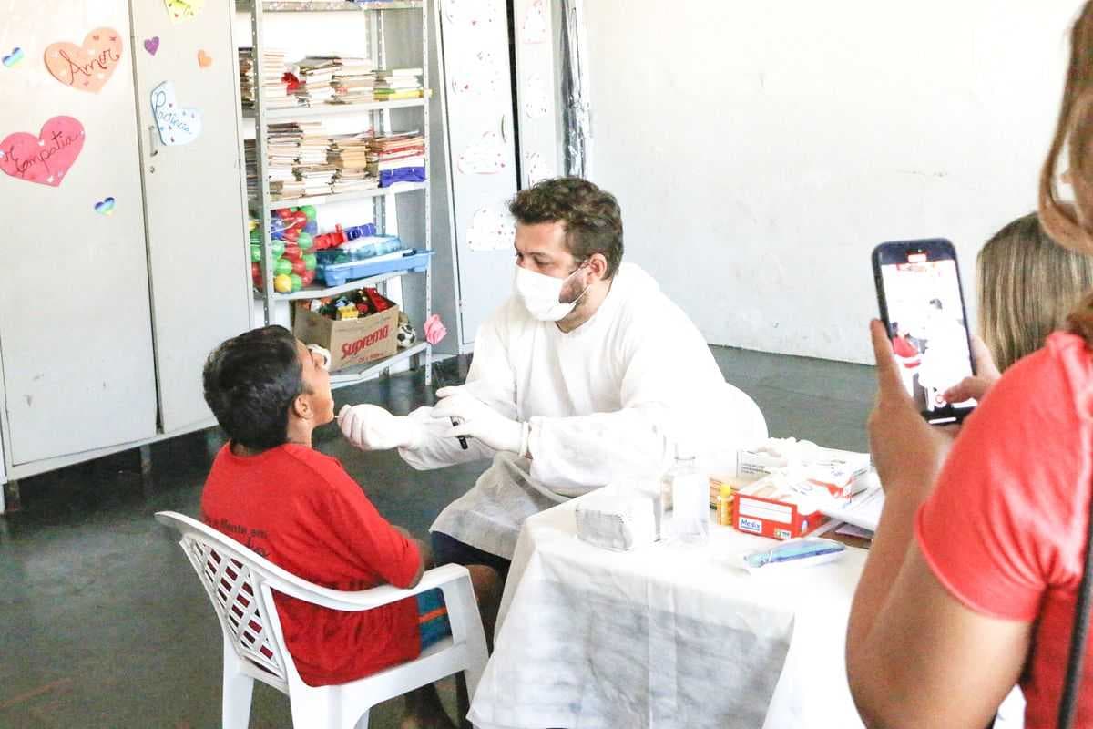 Prefeitura e Rotary Clube realizam avaliação odontológica e entregam kits de higiene bucal para alunos do projeto Corpo e Mente em Movimento