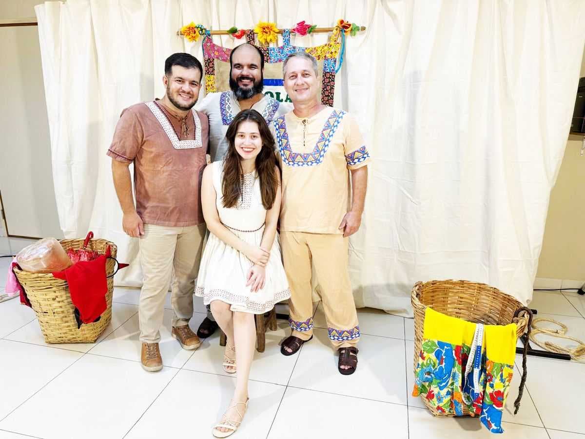 De forma divertida, atores conscientizaram funcionários e colaboradores do HÁ sobre o uso do preservativo, durante teatro Auto da Camisinha
