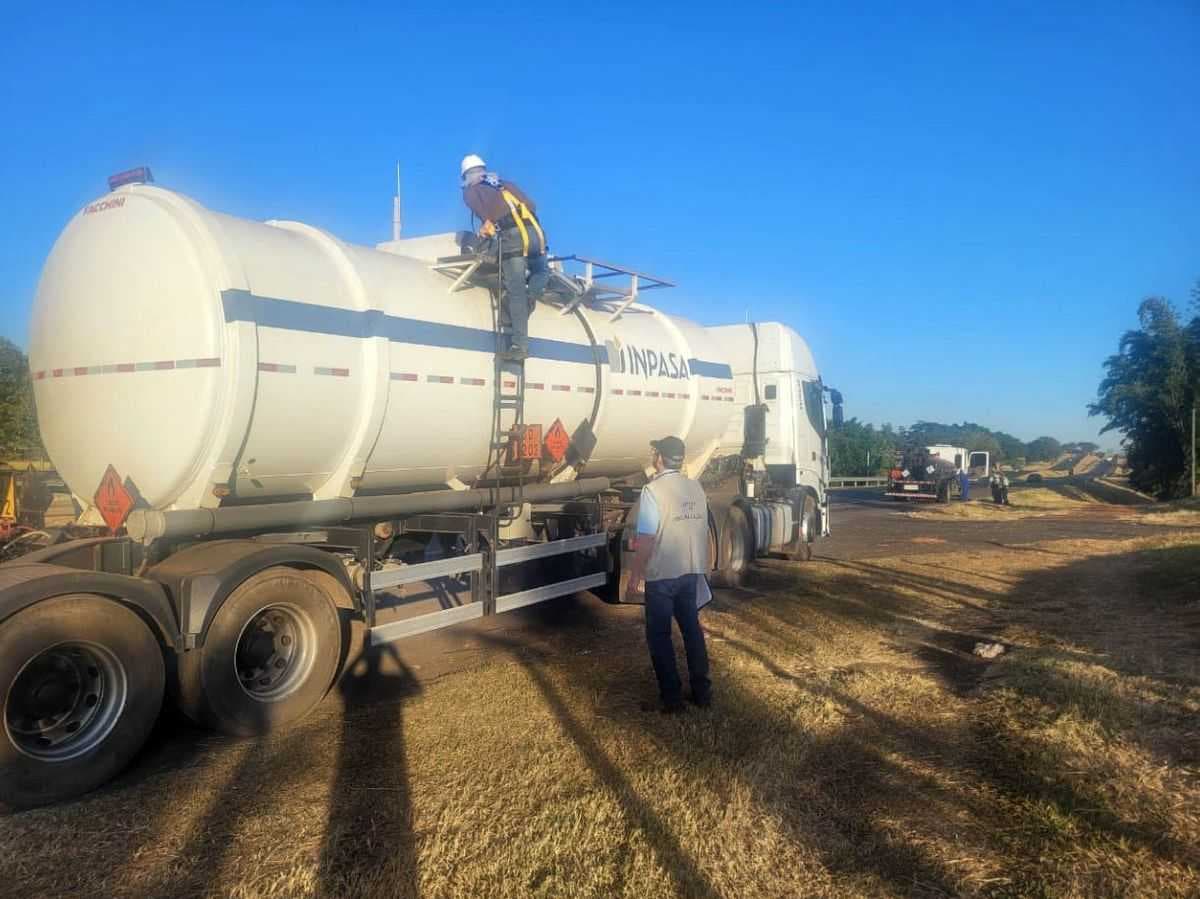 Em Jales, Ipem-SP fiscaliza veículos que transportam produtos perigosos e cronotacógrafos na rodovia SP-320