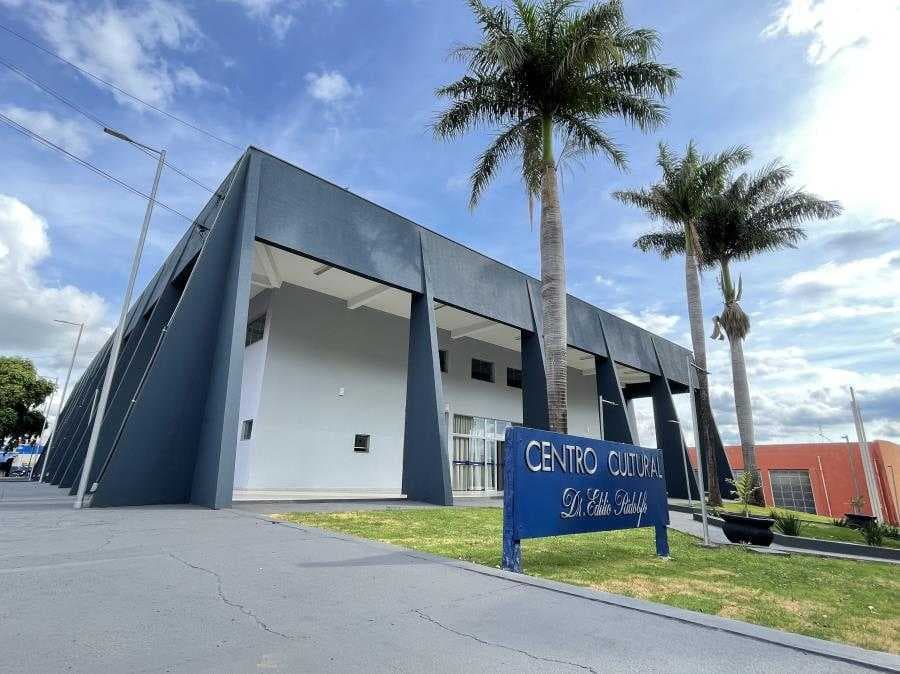 Teatro Municipal vai receber o lançamento do espetáculo Crônicas das Estações
