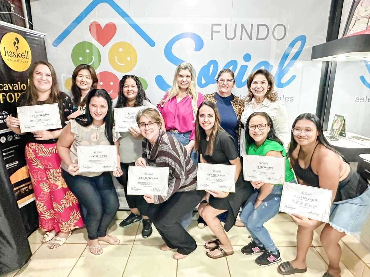Fundo Social realiza entrega de certificados dos cursos de Cabeleireiro e Cuidador de Idosos