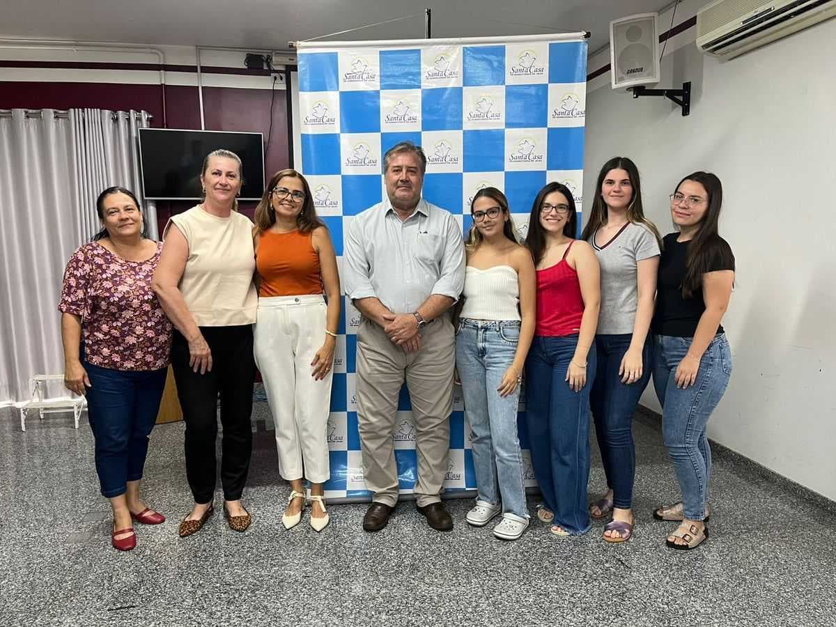 RELEASE: Turma do 3º colegial da escola Objetivo realiza doação para Santa Casa de Jales