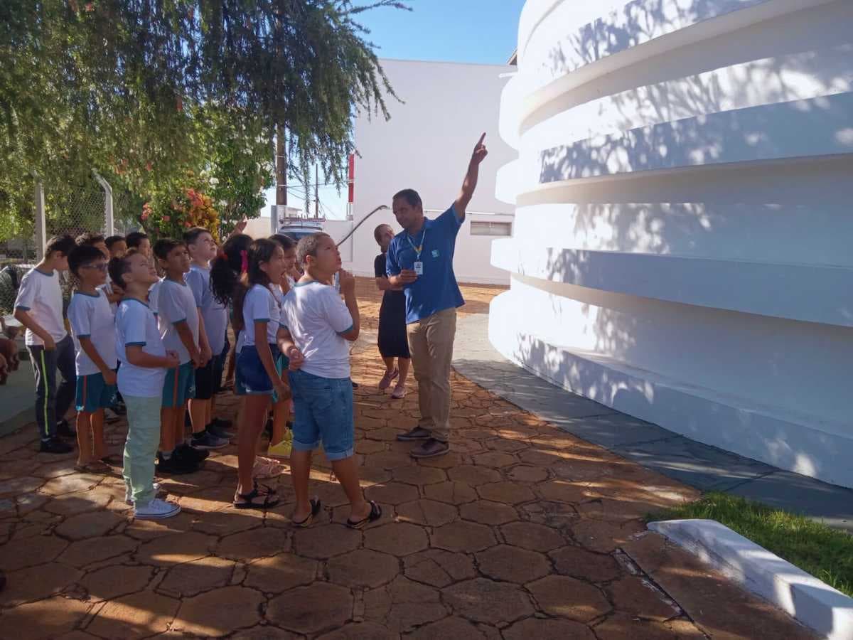 Estudantes visitam a Sabesp e a Lagoa de Tratamento de Esgoto Jales