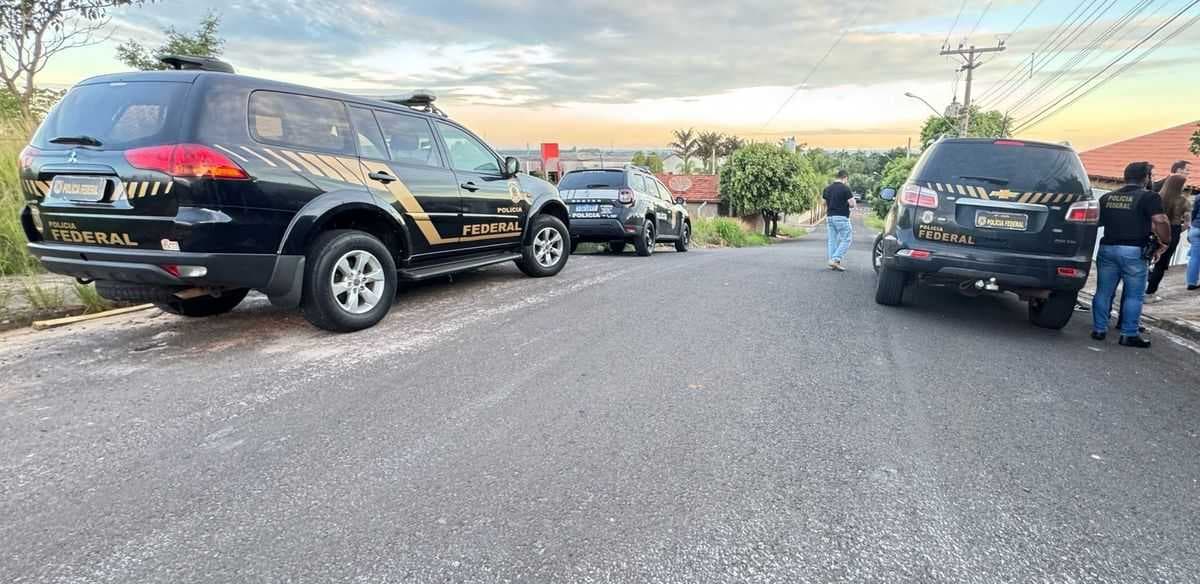Polícia Federal e Polícia Civil apreendem 12 armas, milhares de munições, insumos e material explosivo destinados à recarga em Auriflama