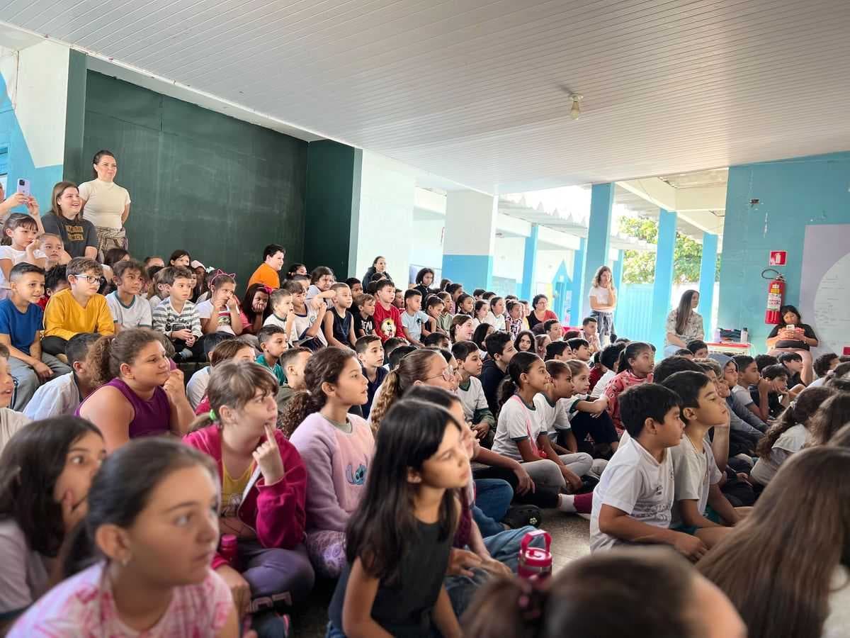 E.M. Profª Jacira de Carvalho recebe o espetáculo “Pelega e a Porca Prenha – Episódio: Na Mata do Pequi”
