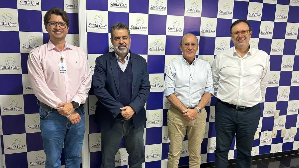 Santa Casa de Jales recebe visita do Diretor do DRS-XV