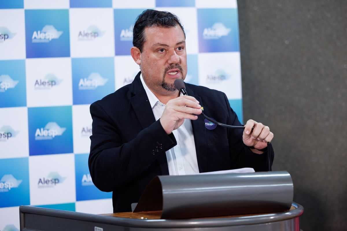 Em evento da Alesp, em Santa Albertina, população cobra melhorias em estradas e mais ambulâncias
