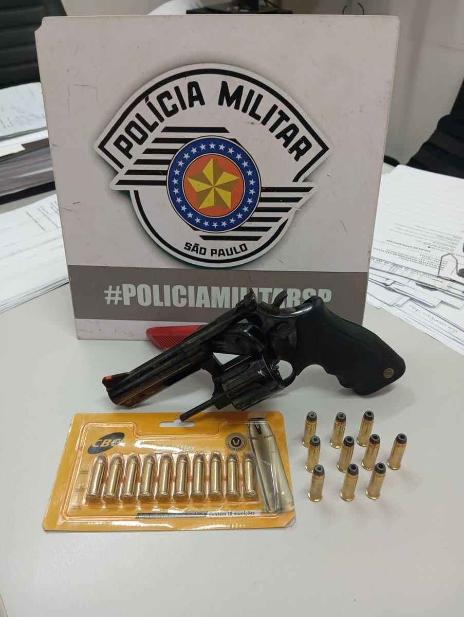 Polícia Militar prende em flagrante homem por ameaçar companheira com arma de fogo na zona rural de Urânia