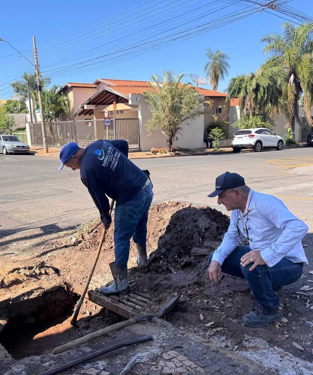 Prefeitura intensifica limpeza de bueiros e galerias de águas pluviais
