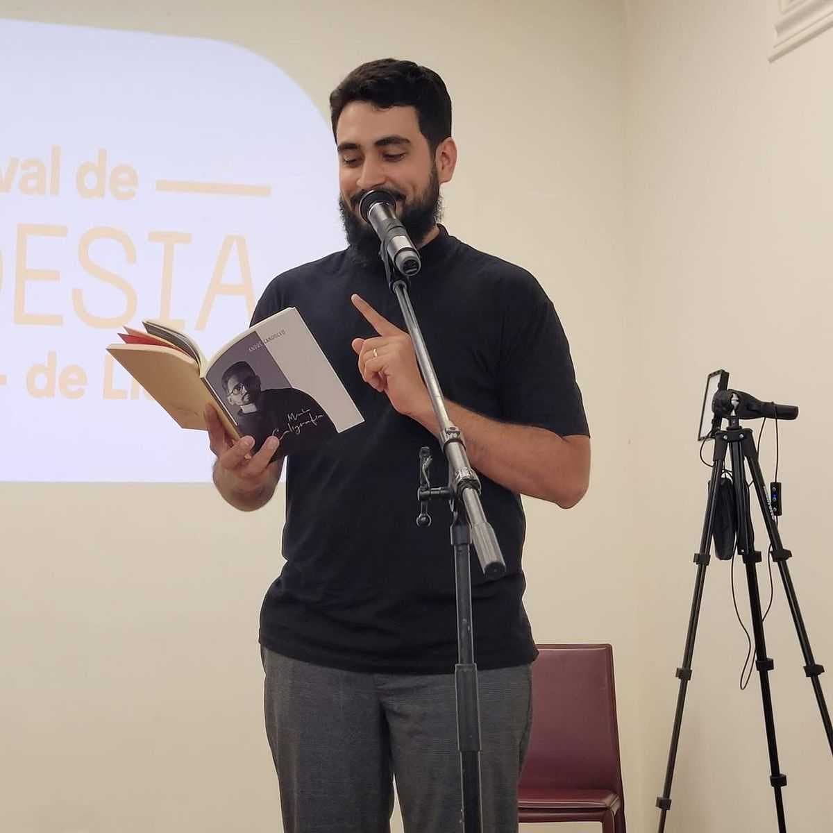 Escritor, músico e poeta jalesense André Gandolfo realiza turnê literomusical em Portugal