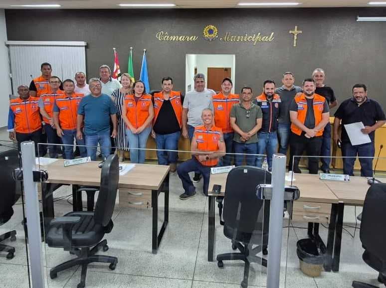 Câmara de Santa Albertina entrega Moção de Aplauso à Defesa Civil pelo trabalho no combate a incêndio
