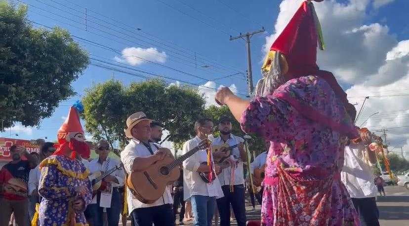 Dirce Reis celebra 66 anos com tradicional Folia de Santos Reis e show de Us Agroboy