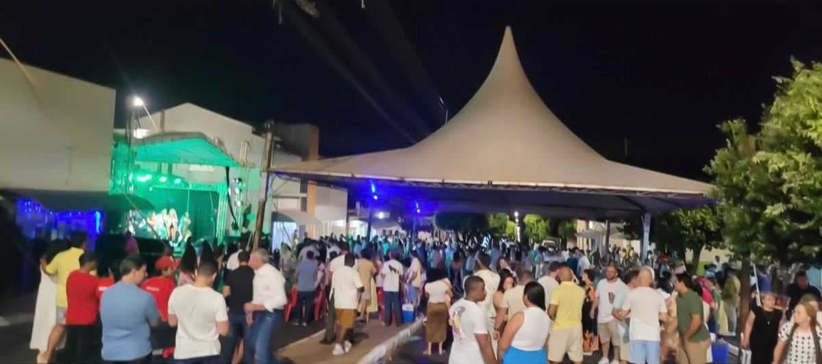 Santa Salete também faz festa da virada atraindo visitantes da região