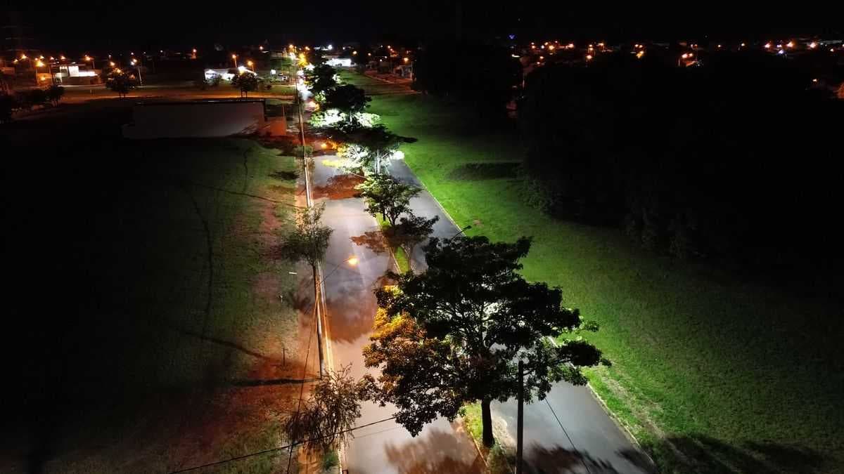 Prefeitura de Jales instala luminárias de LED nas avenidas Lourival de Souza e Vitória Brasil