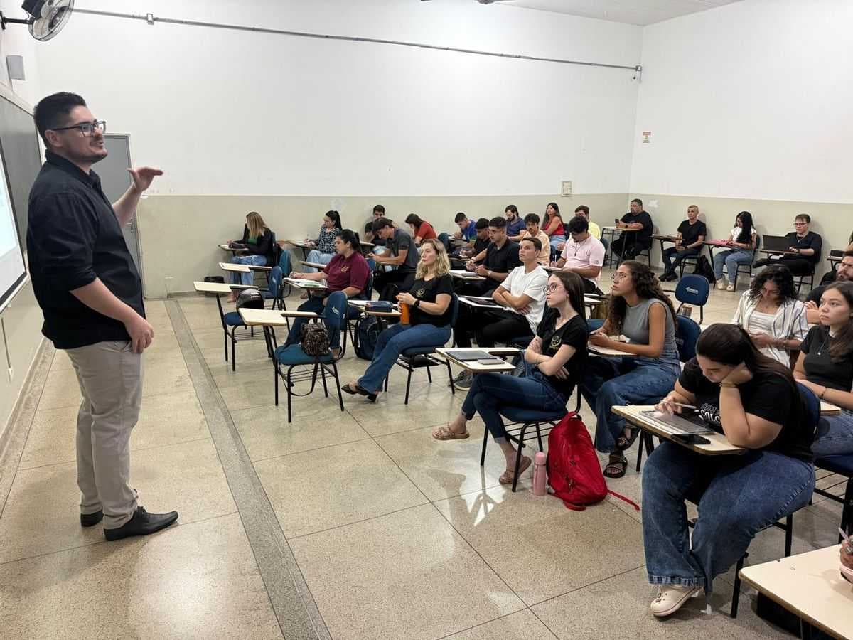 Conciliador do Tribunal de Justiça de São Paulo ministra palestra a alunos de Direito do UNIJALES